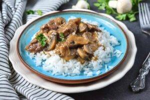 crockpot beef tips and noodles 1